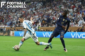 PK判定は正しかった？ デンベレがディ・マリアを倒してファウル。主審は映像確認せず