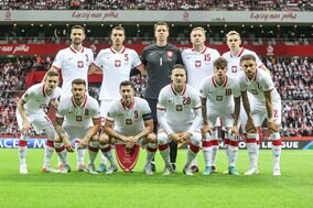 「間違いないシンプルさ」vs「契約解除」FWレバンドフスキ擁するポーランド代表の「新ユニフォーム」発表！ 国民の評価は半々の、シンプルデザイン