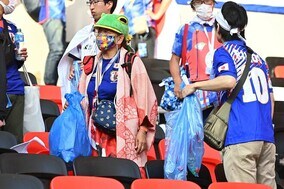 「日本のファンは気品を見せた」コスタリカに敗れた後もゴミ拾いする姿に海外メディア称賛「勝っても負けても、やるのだ」【W杯】