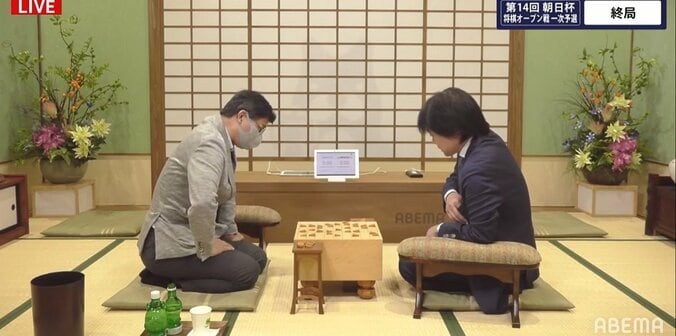 富岡英作八段、藤井猛九段に88手で勝利 午後7時から藤森哲也五段ともう一局／将棋・朝日杯 1枚目