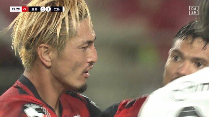 嘘だろ？鈴木優磨、チームメイトの“煽り”を制止「自分は煽るくせに」「その役回りもできるの？」紳士的振る舞いがSNSで話題「マジで憎めない」 3枚目