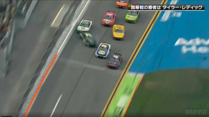 「なんちゅうレースや」デイトナ500は劇的幕切れ チェッカー手前で2位以下相次いで脱落「全員事故ってるじゃねーか！」ファン騒然 4枚目
