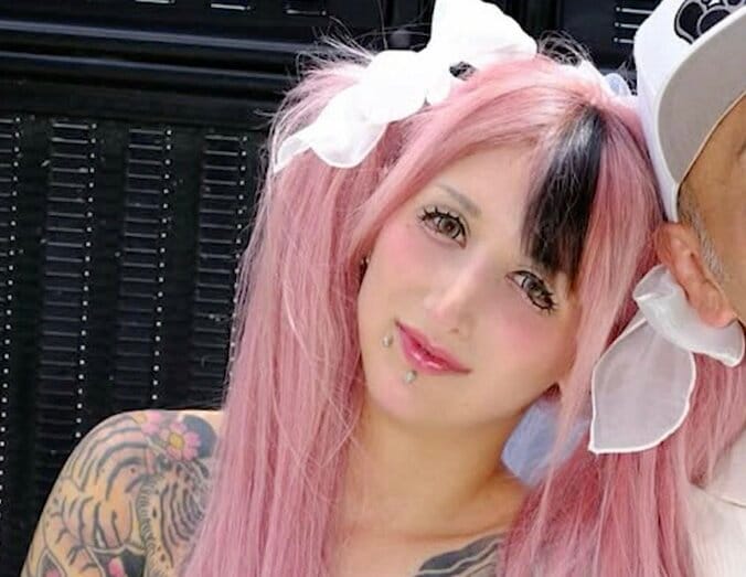 【写真・画像】タトゥーびっしりの職人ギャル、20歳年上夫とのラブラブなウエディングフォトを公開 　1枚目