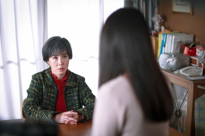 娘の交際に気づきブチギレ「誰なの？結婚を考えてる人って」毒親の詰問シーンが怖すぎてもはやホラー『泥濘の食卓』 1枚目