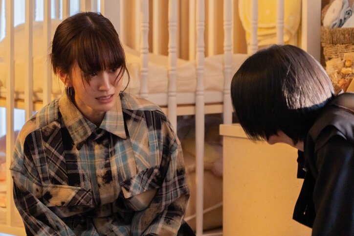 【写真・画像】「女とホテルに行って朝まで寝てただけ!?」夫の不倫報道で号泣謝罪会見…前田敦子の“サレ妻”演技がすごい 3枚目