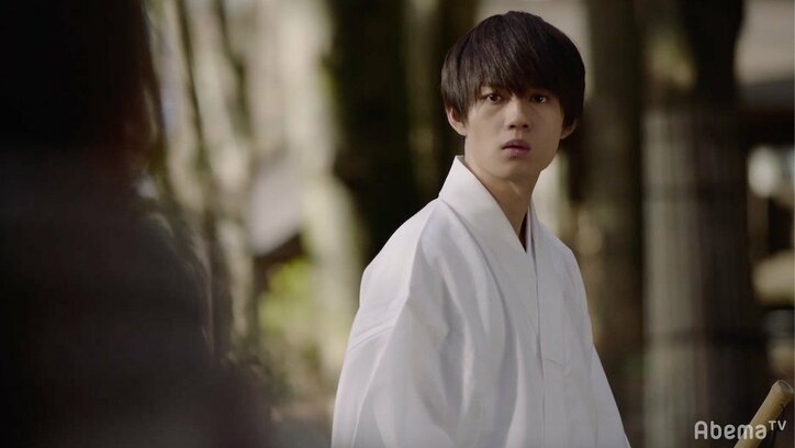 佐野勇斗の装束姿がかっこよすぎると話題に「僕だけが17歳の世界で」