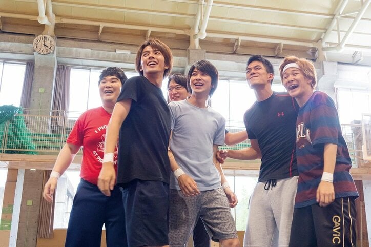 “黒髪”の横浜流星ら“BREAKERS”が日本中に笑顔を届ける！映画『チア男子!!』よりユニフォーム姿の場面写真到着