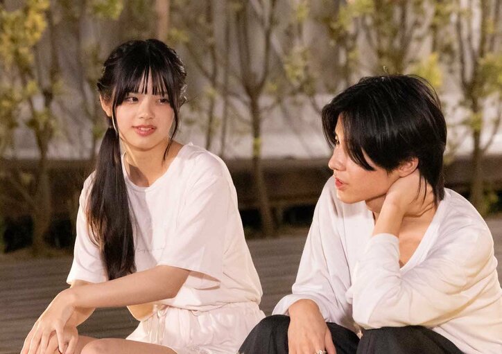 ショーパンから美脚がすらり 可愛すぎる女子高生の部屋着姿にドキドキ