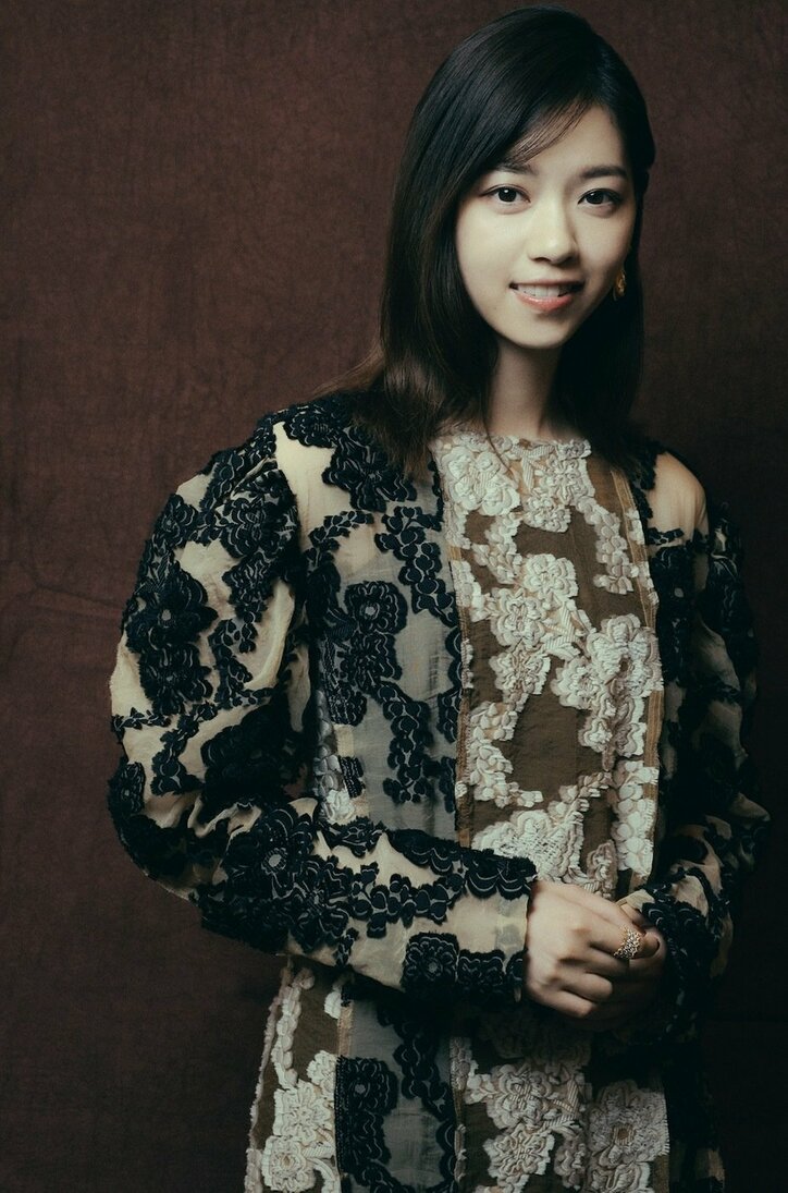 西野七瀬インタビュー『孤狼の血 LEVEL2』でスナックのママ役＆広島弁に奮闘「ライターが固くて両手で火をつけちゃう」