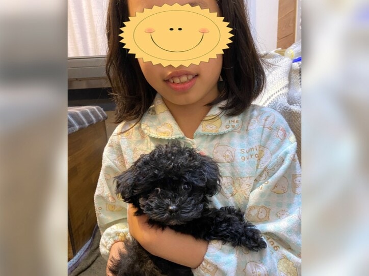 【画像】犬を抱っこするタケトの娘