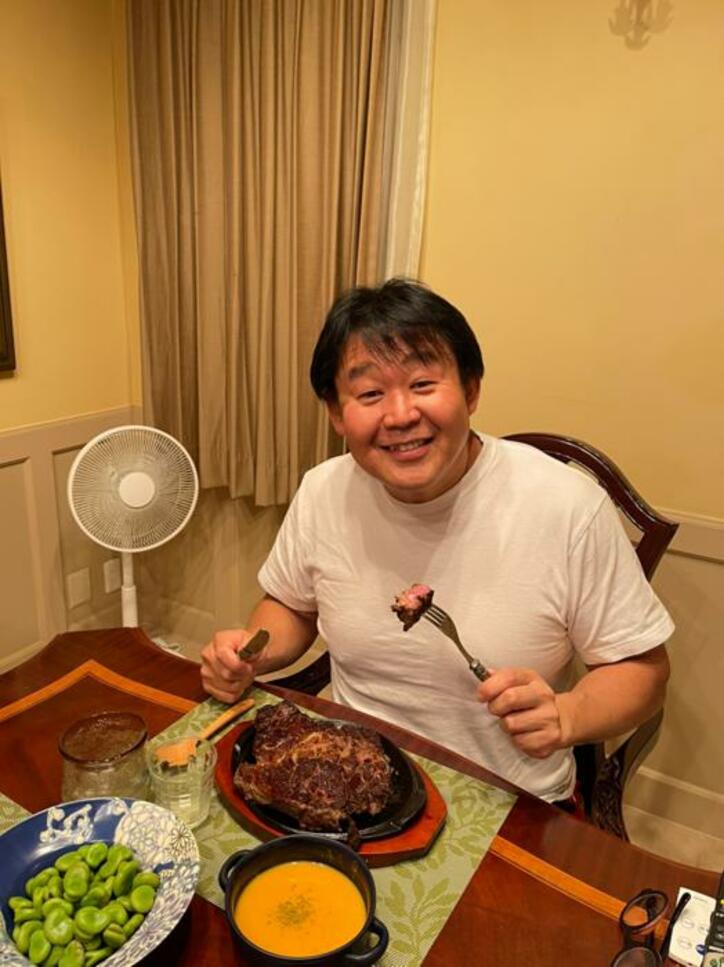  花田虎上、自宅で770gのステーキを堪能「凄いボリューム」「圧巻です」の声 