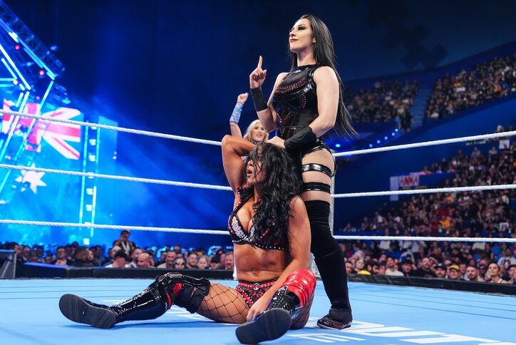 【映像】太ももで挟んでリングに打ちつける“ケツ爆弾”に悶絶