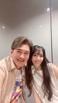川崎麻世の妻、夫の芸能活動49周年祝いでの夫婦ショット公開「私の推し活は今や夫ですね」