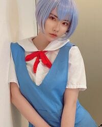 「大喜利お姉さん」深田えいみが「エヴァ」綾波レイに変身！「シンクロ率100％」「完璧」と称賛続々