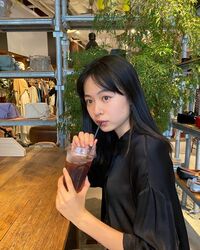 「どんな前髪でも可愛え」莉子、“ぺしゃんこ前髪”の自然体なオフショットにファン称賛