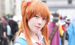 【繁体字】大阪咖啡酒吧店員挑戰《EVA》明日香Cosplay！「特別在意展現她堅強的性格與傲嬌的氛圍」