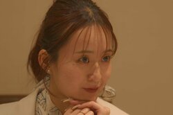 24歳モデル美女、超ミニスカ姿で"トライアングルデート" 恋敵の30代女性と服装かぶり…「気合うな」