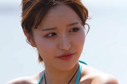 ギャル系セクシー女優、水着姿で両想いのイケメン大学生と2人きりに… 気持ちを伝え合う甘い時間