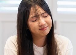 美脚スラリな人気女子、旅2日目でまさかの失恋「えぇ…どうしよう」涙止まらず『今日好き』卒業編2025 in シンガポール第3話