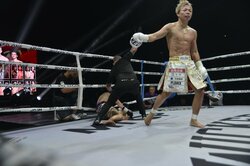 【画像】サグデンの意識を刈り取った左ハイKO