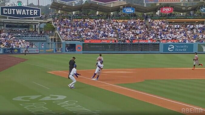 ド軍マンシーが“大激走” 巨体揺らし三塁蹴って決死の生還、98kgの全力疾走に「興奮する」「よく走った！」球場も大歓声 3枚目