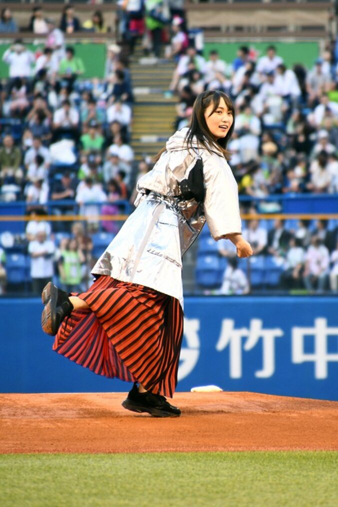 欅坂46菅井友香&田村保乃が神宮球場で始球式に登場 4枚目