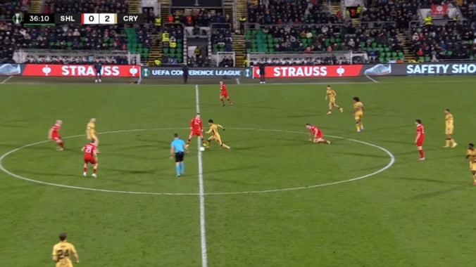 「ほぼノールック」鎌田大地、密集突破のラストパス！「よく出したな」「素晴らしいな」ゴラッソをアシストした瞬間 3枚目