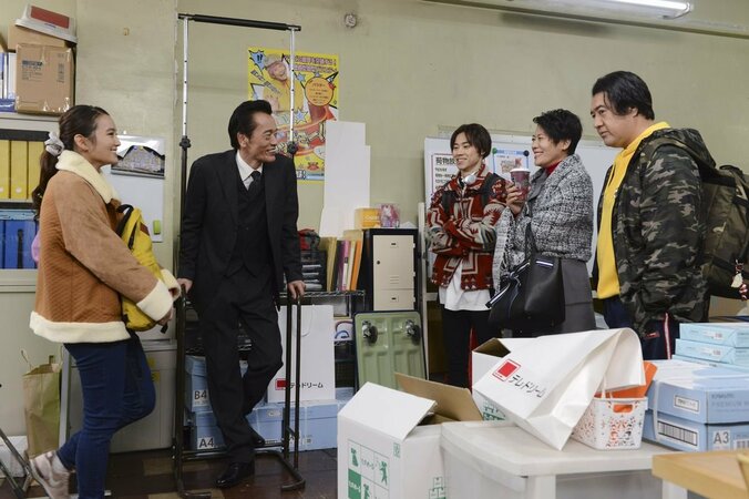 くたびれた新人AD・岡田結実＆キモかわおじさん妖精・遠藤憲一の凸凹コンビに注目！　新たな“おっさん”ドラマ『私のおじさん~WATAOJI～』 7枚目