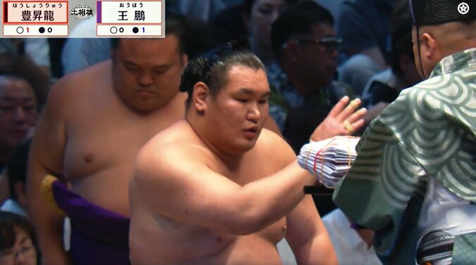 横綱・豊昇龍、懸賞金の受け取り方が「ええよな」人柄があらわれる一コマに反響 2枚目