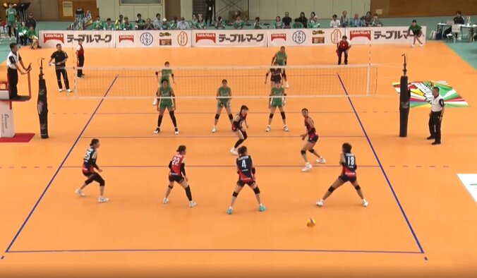 強烈サーブが炸裂