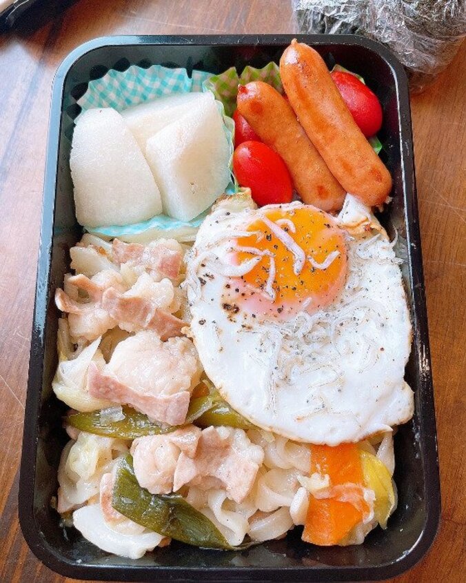 みきママ、高校生の長男に用意したリメイク弁当「晩御飯のもつ鍋が残ってるから」 1枚目