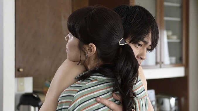 タオル1枚で抱擁…矢場（青柳翔）、多衣（水野美紀）への暴走する想いに視聴者も興奮「最高に面白い」 1枚目