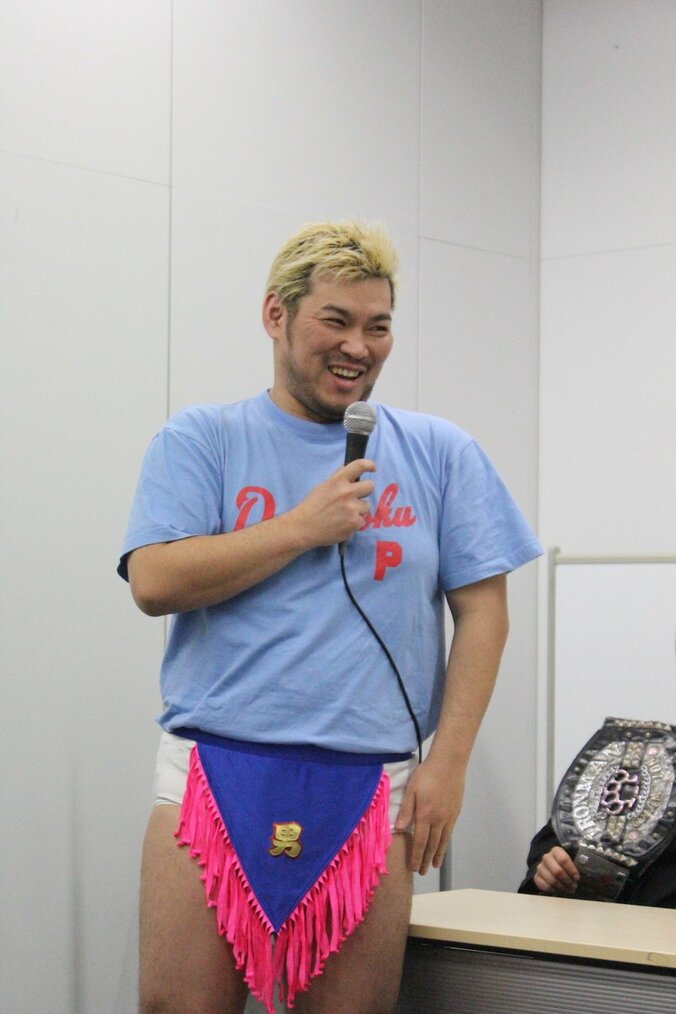 DDTプロレス、AbemaTVで月一レギュラー中継！ユーチューバー草なぎとタッグを組んだ男・男色ディーノ、「The NIGHT」メインMCを担当 1枚目