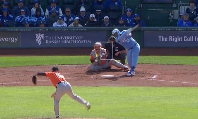 【写真・画像】何が起きた…！？ 佐々木朗希の落ち球が「消えた」 打者がワンバンボールを空振り… 球場騒然「怪奇フォーク」「ナイアガラや」　1枚目