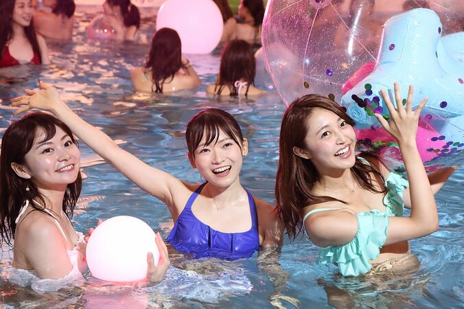 水着ギャル100名とのプール開きに、スピードワゴン井戸田が大興奮 5枚目