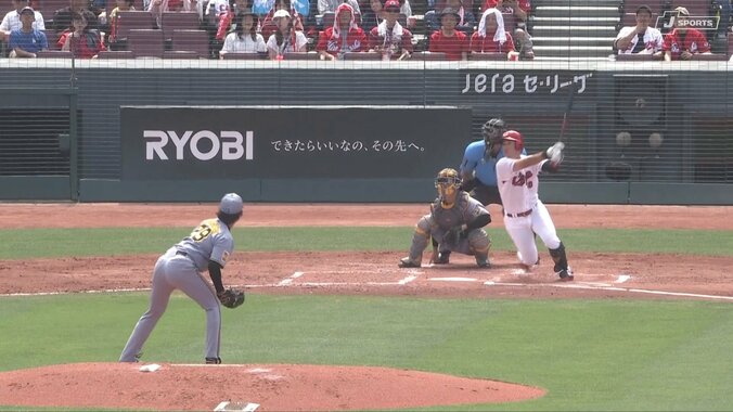 本人も驚いた？ 広島の伏兵が阪神・高橋遥人から驚異の逆方向弾！審判団“自らリクエスト”で話題「これは見えにくかった」 2枚目