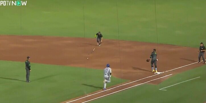 【写真・画像】何が起きた？ 大谷翔平、爆速スイングで“衝撃ハプニング”「すごい音」「ヤバすぎる」相手野手にバットが飛んでいく… ファン騒然　1枚目