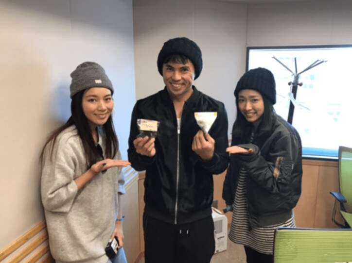 小島よしお、美人妻とのプリクラを公開 美顔加工に爆笑するファンも