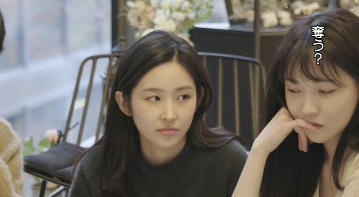 モテモテ清楚系美女が激しく嫉妬！目の前で気になる男子が他の女子とイチャイチャし始め…