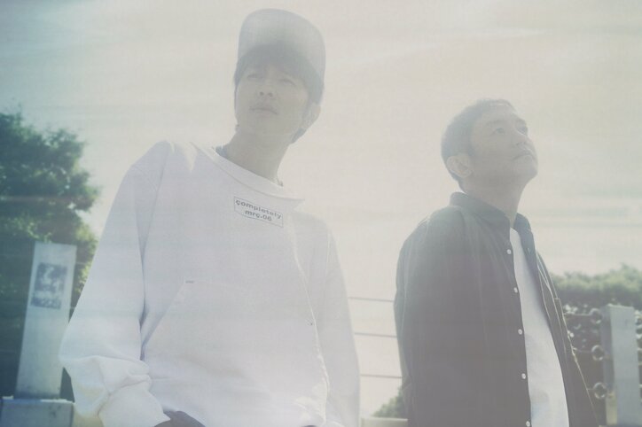 ゆず、新曲「公園通り」ジャケ写で渋谷の空からゆずマン見守る