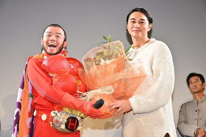 東出昌大、大はしゃぎ!メール文章の声マネをし親友・MOROHAアフロからツッコまれる