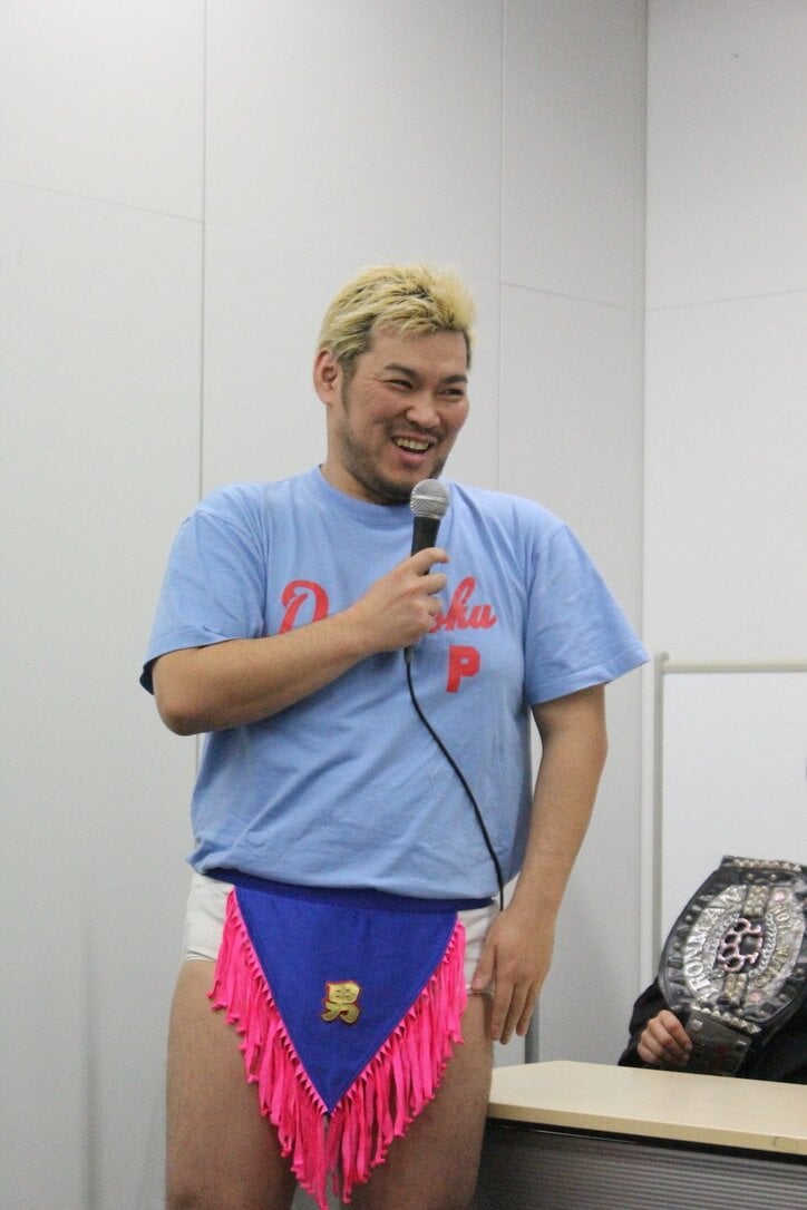 DDTプロレス、AbemaTVで月一レギュラー中継！ユーチューバー草なぎとタッグを組んだ男・男色ディーノ、「The NIGHT」メインMCを担当