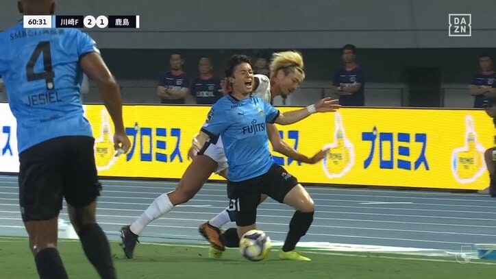 【映像】後方からのハードタックル炸裂の瞬間