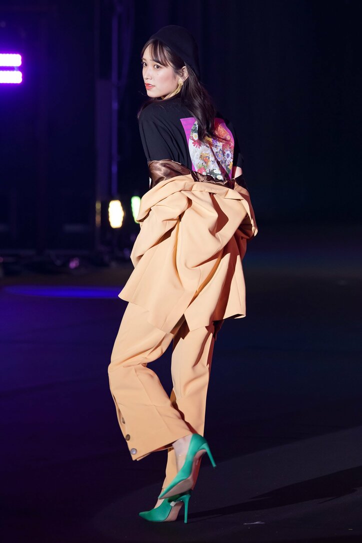 小坂菜緒が美しいうなじを披露！ 日向坂46ファッション誌専属モデル7名が『TGC』に集結