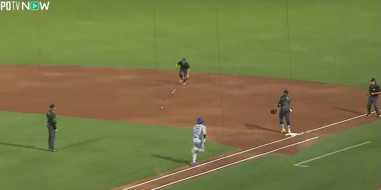 ウソでしょ…！？ 大谷翔平、バット破壊して“異常事態”「めっちゃ怖い」とんでもない所まで飛ばしてまう「怪力すぎる」