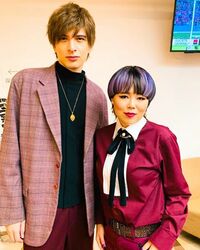 ブルゾンちえみ、城田優とお似合いの“バーガンディーコーデ”に反響「本当の恋人みたい」「美女とイケメン」