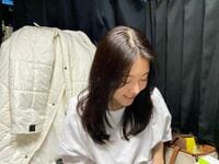 有村架純、白シャツ姿のオフショット公開 「鼻筋綺麗すぎます」「美！！！」と称賛の嵐