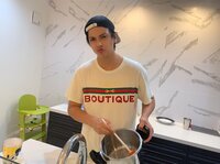 アレクサンダー『掃除中だよん‼️』