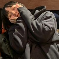 「お顔から幸せ溢れてるよ～」「かわいすぎですっ」山之内すず、にんまりオフショットに反響