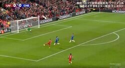 「めっちゃ上手い」「覚醒しちゃったな」天才しかできない“ダイレクト弾丸ボレー”が炸裂した瞬間　絶好調のリバプールの新エースFWが強烈すぎる一撃